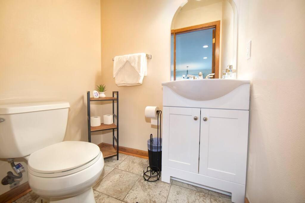 Tucked Away Off Brady - 4 Beds Leilighet Milwaukee Eksteriør bilde